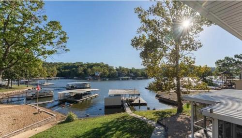 Sunrise Beach House | Lakefront 4BDBunkRm-25BA-DockFirepitSlide-14