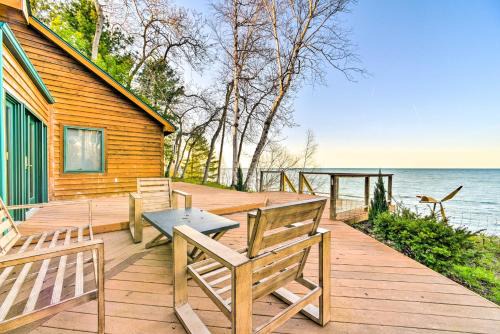 Applegate House | Lakefront Applegate Retreat w/Private Beach!
