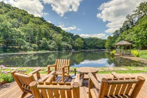 Eureka Springs House | Lakefront Cabin < 3 Mi to Dtwn Eureka Springs!