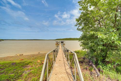 Longtown House | Lakefront Eufaula Vacation Rental w/Private Dock