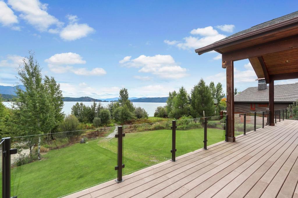 Sandpoint House | Lakefront Luxury