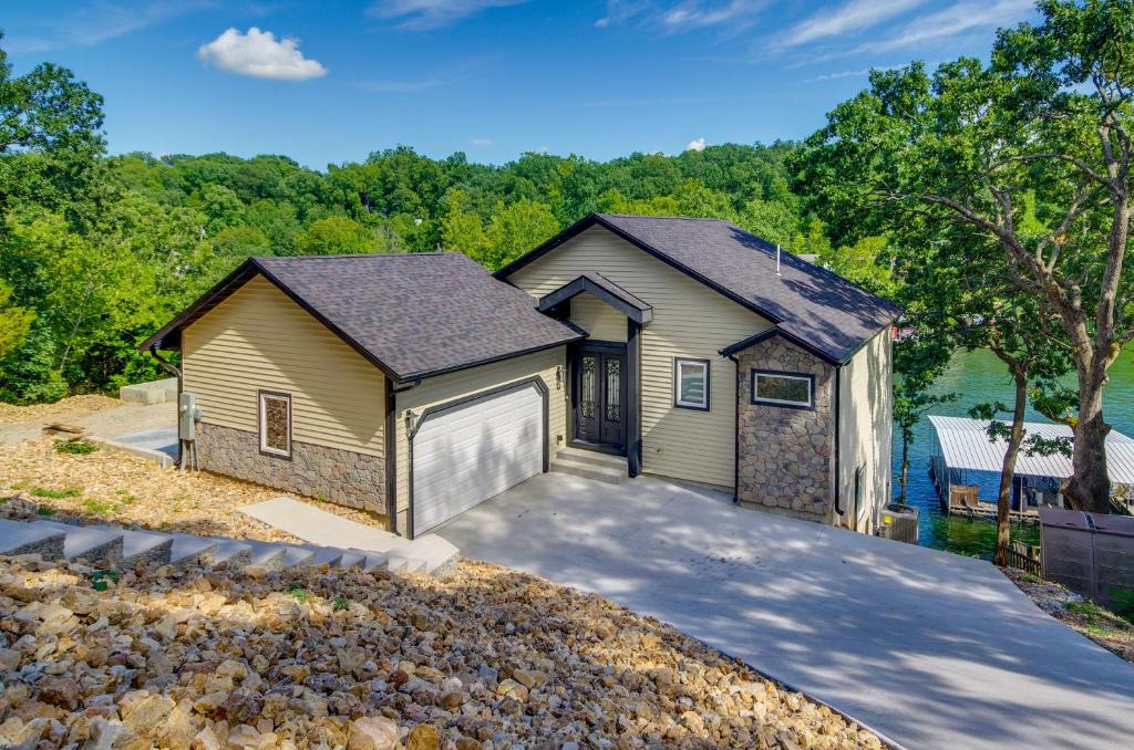 Osage Beach House | Lakefront Osage Beach Retreat w/Boat Slip!