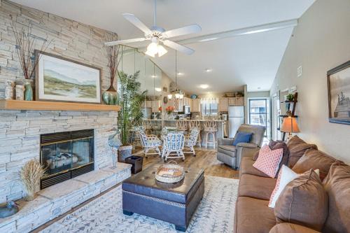 Osage Beach House | Lakefront Osage Beach Abode w/Grill & Pool Access