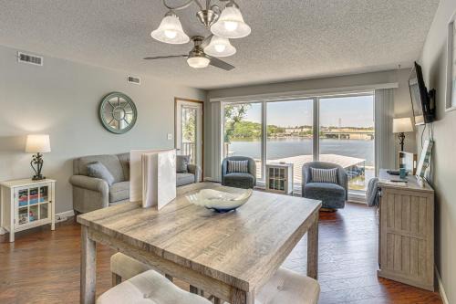 Osage Beach House | Lakefront Osage Beach Condo w/Balcony & Pool