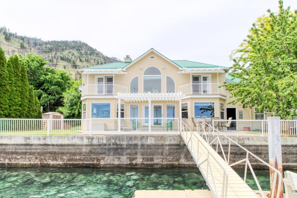 Chelan House | Lakefront Retreat
