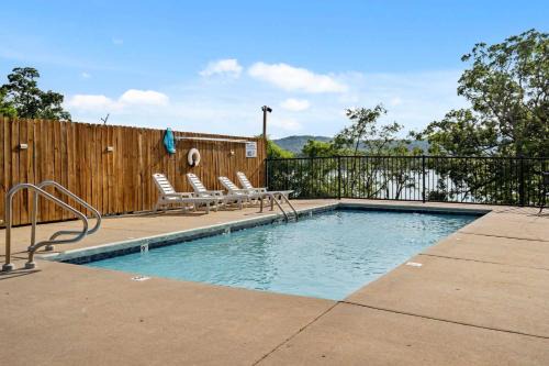 Indian Point House | Lakefront Sanctuary - Table Rock Lake Adventures