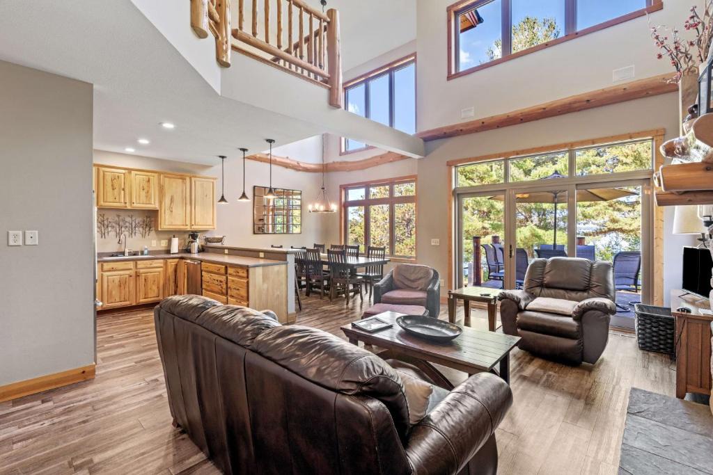 McGregor House | Lakefront-Sleep 12-Big Sandy Lodge Resort-Luxury