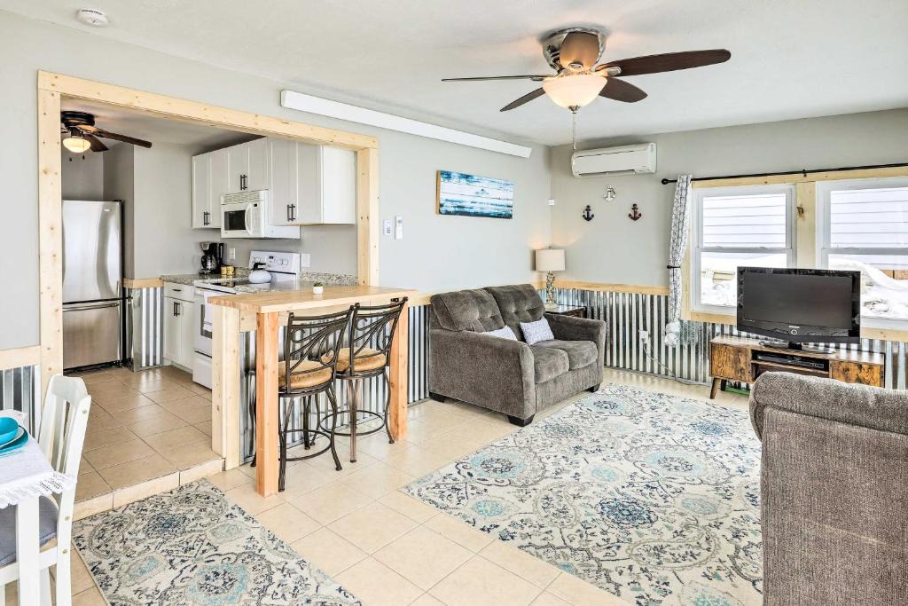 Hamlin County House | Lakefront Vacation Rental with Fire Pit & Dock!