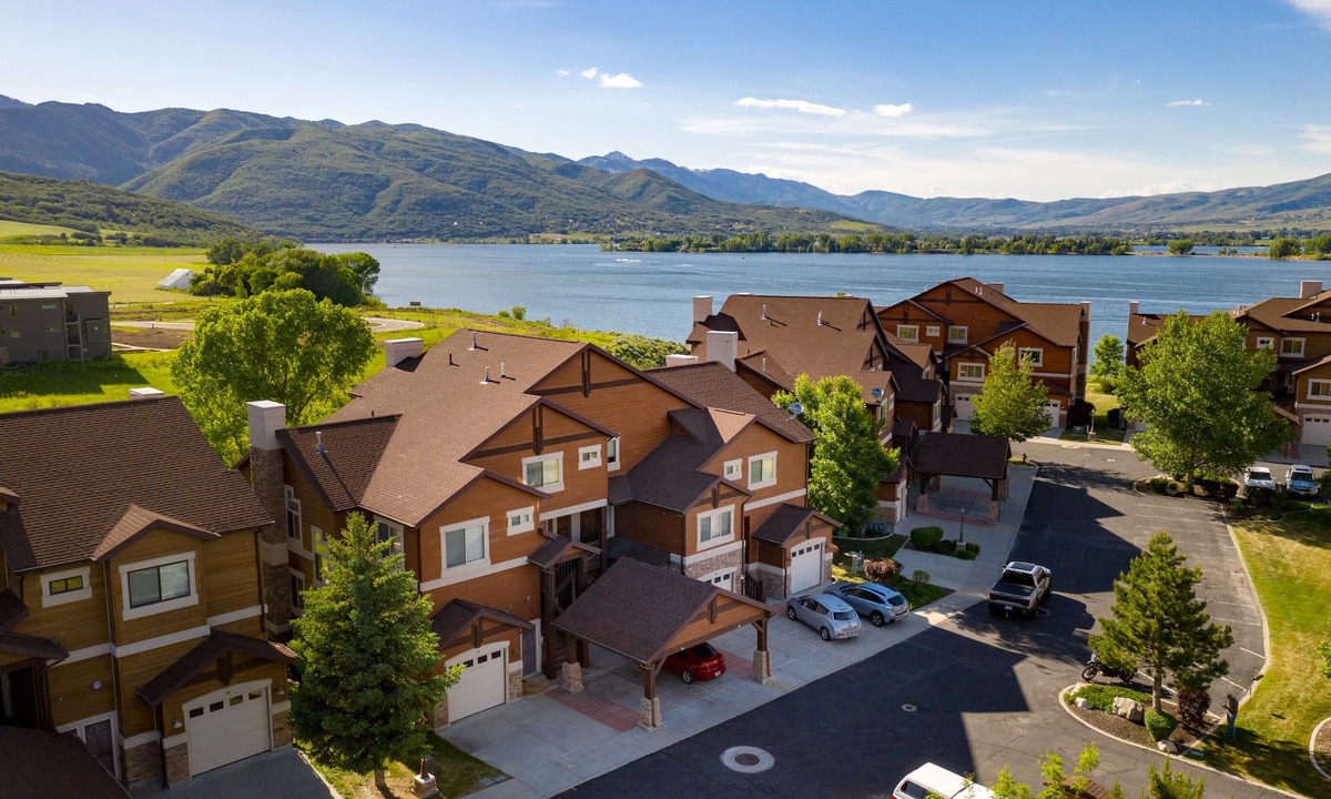 Ogden Condo | Lakeside Condo w/Private Hot Tub & Snowbasin Views