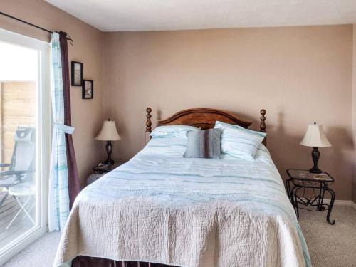 Harbor Village House | Lakeview Condo 871 3
