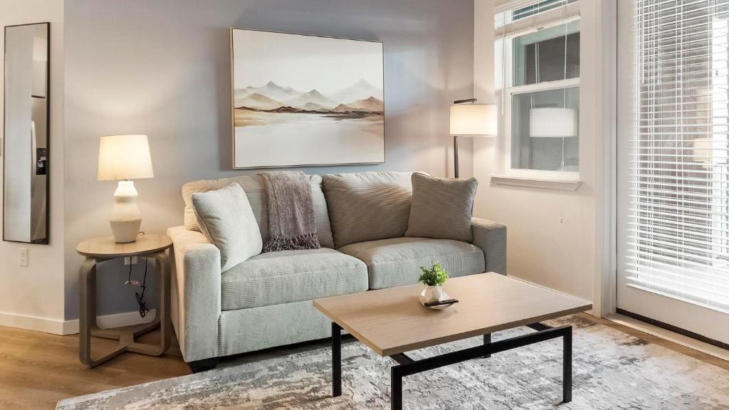 Northgate Apartment | Landing Beautiful 2BD Gym Pool