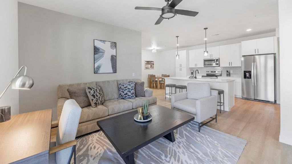 Casa Grande Apartment | Landing Incredible 2BD Pool Gym