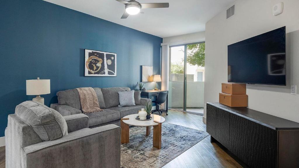 Camelback East Apartment | Landing Modern 1BD Clubhouse Gym