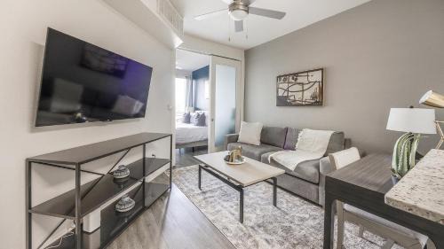 Tempe Apartment | Landing Modern 1BD Clubhouse Rooftop Lounge