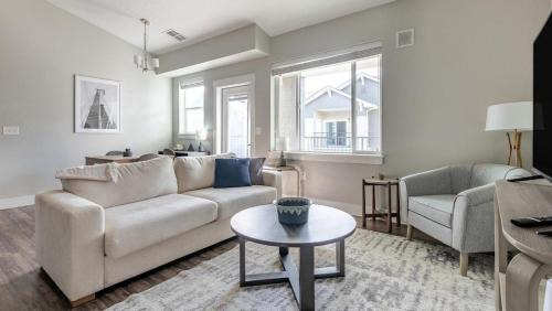 Meridian Apartment | Landing Modern Apartment with Amazing Amenities (ID7239X45)