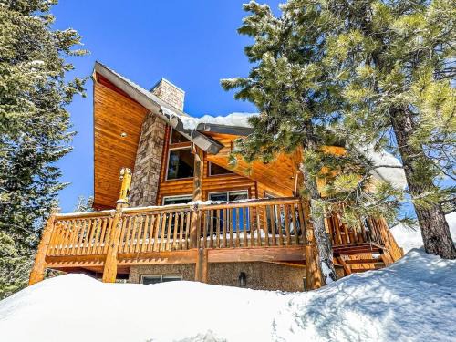 Duck Creek Village House | Large Luxury Lodge Sleeps 14, Fire Pit & Views!