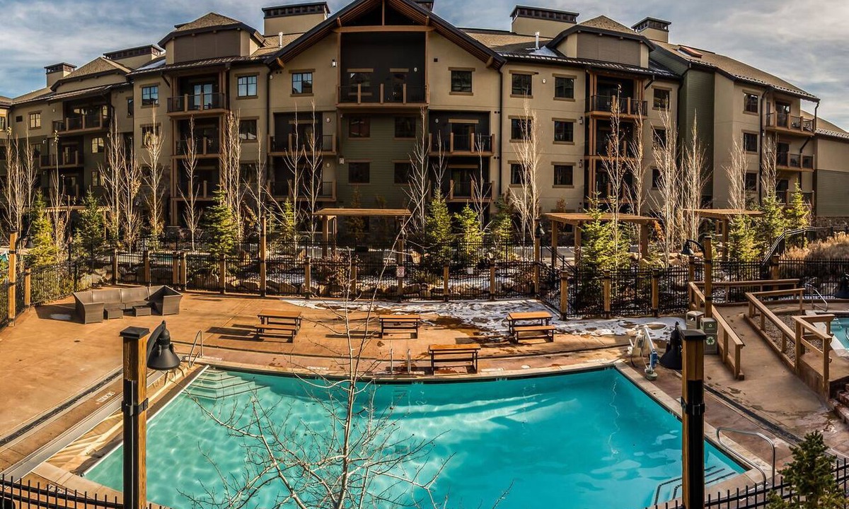 Park City Condo | Large Ski In Ski Out 3 Bedroom+Loft Sleeps 10 Pool Hot Tub Vaulted Ceilings MC10A