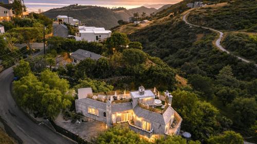 Malibu House | Le Petit Chateau du Jardin by AvantStay
