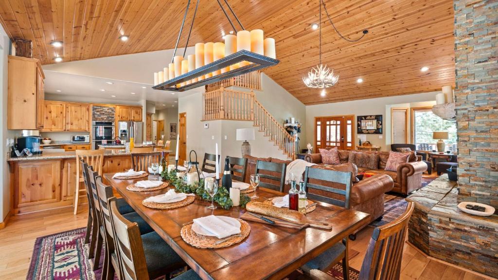 Castle Glen Estates House | Linaker Lodge by AvantStay