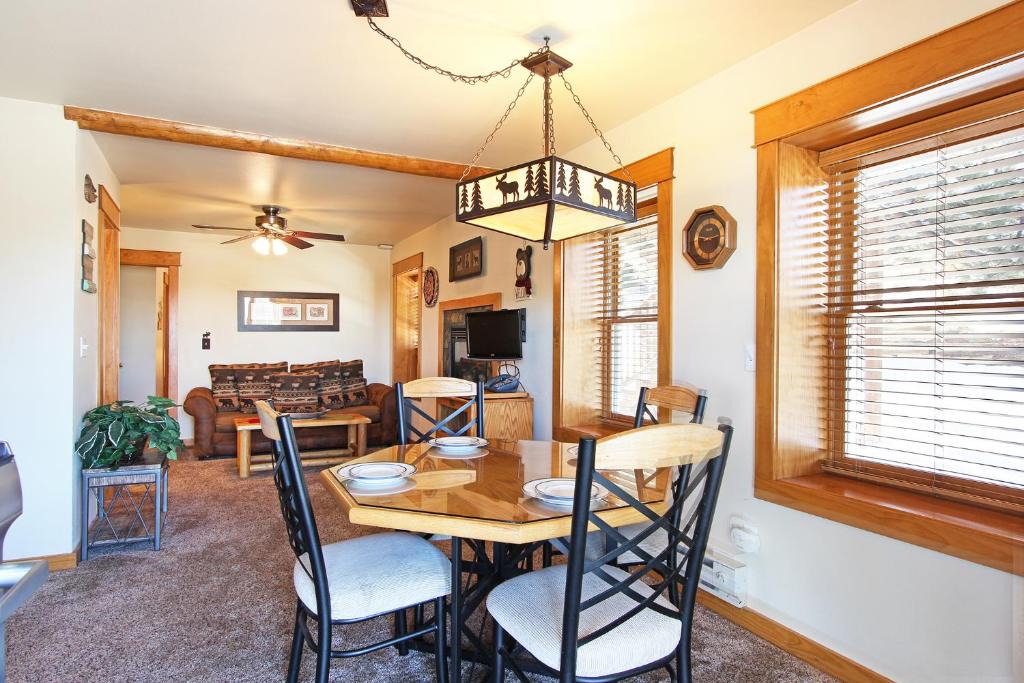 Estes Park Apartment | Little Matterhorn 17A Condo