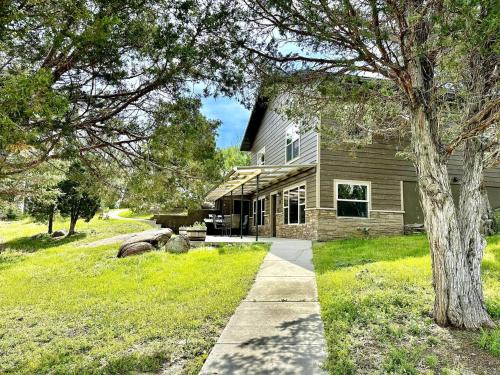 Whitehall Apartment | Little Pipestone Lodge w Views