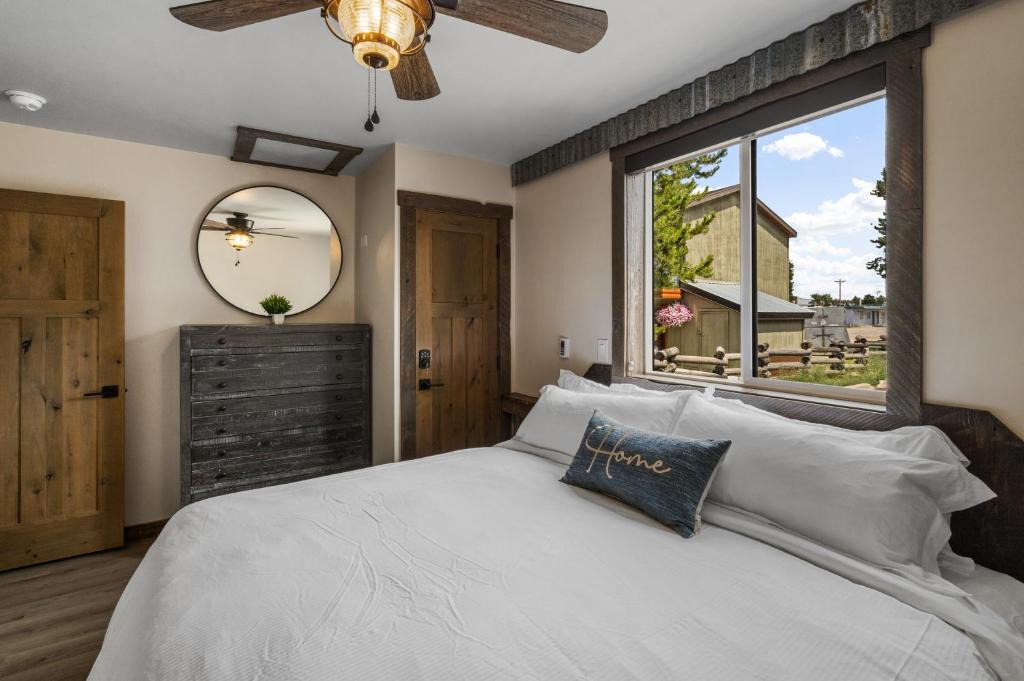 West Yellowstone House | Little Tuckaway