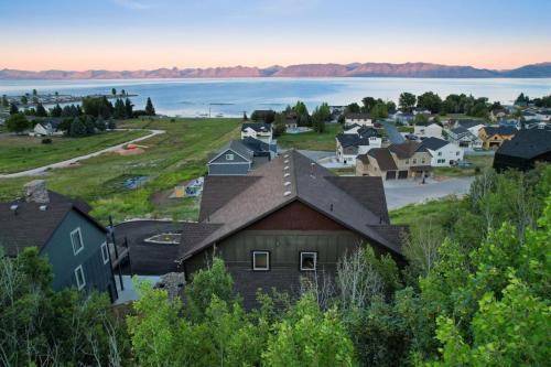 Garden City House | Lochwood Monster - Sleeps 31, Hot Tub, Arcade, Pool, Lake Views