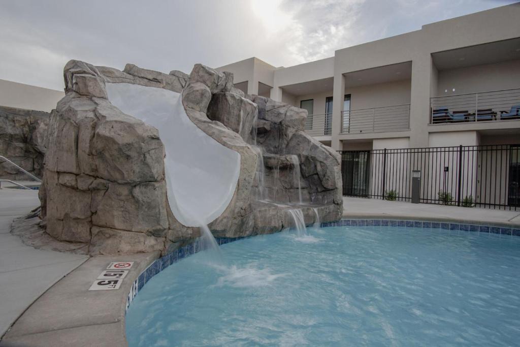 St. George Hotel | Lofts 13 4-bedroom Modern Loft Steps From The Pool 2