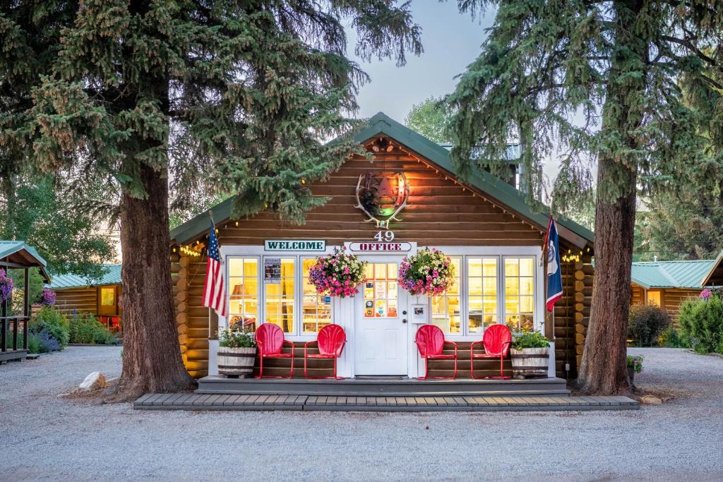 Pinedale Cabin | Log Cabin Motel
