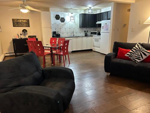 Kiteley Apartment | Longmont board games, beds, and boats - 2BR