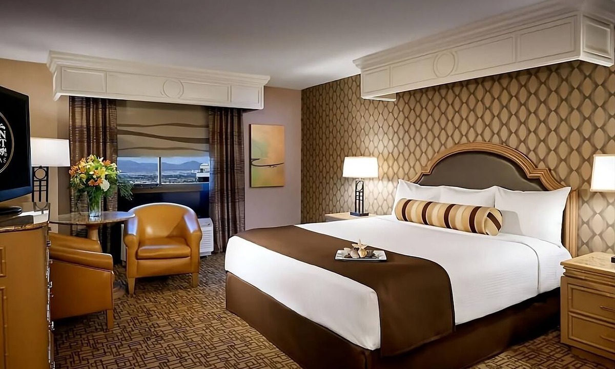Sunrise Manor Hotel | Look No More! 2 Pools, Pet-friendly Property, Nightclub, Walk to the Strip!