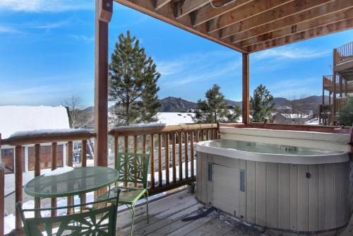 Estes Park Apartment | Lookout Mountain 27B