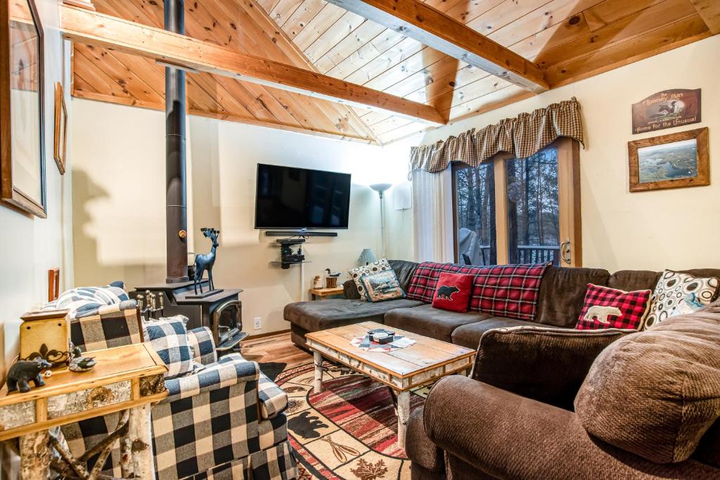 Rhinelander House | Looney Bin Cabin