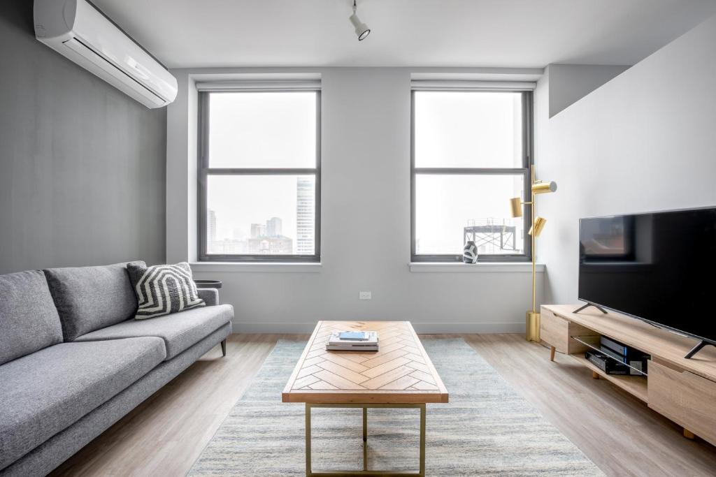 The Loop Apartment | Loop 1BR w Deck Gym WD nr W Loop the L CHI-220