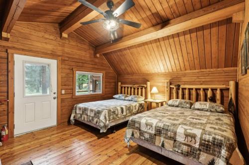 Grantsdale House | Lost Horse Lodge Double Queen Cabin 14