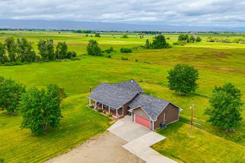 Roberts House | Lovely Roberts Home w/Patio & Mountain Views!