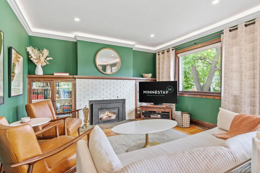 Northeast Minneapolis House | Lowry Parlour