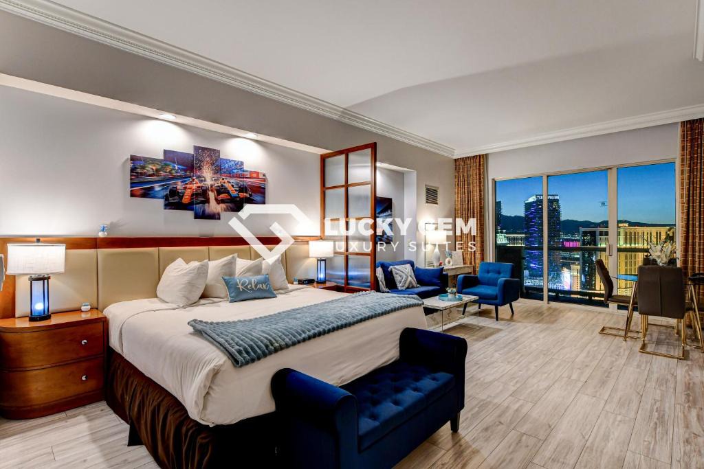Las Vegas Hotel | Lucky Gem Penthouse & Luxury Suites at MGM Signature Resort, Balcony Strip View 3505