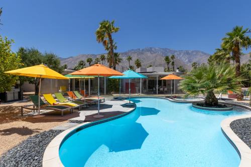 Racquet Club Estates House | Lux Lounge