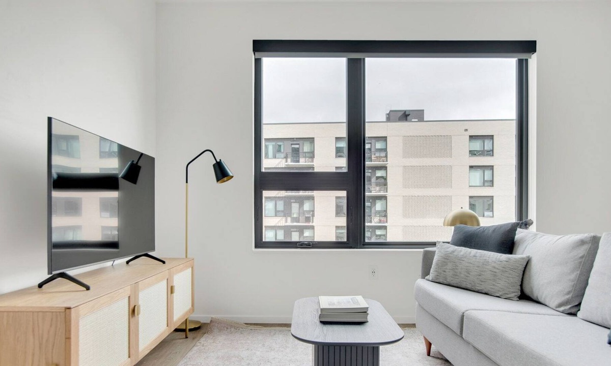 Congress Park Apartment | Luxe Congress Park 1BR w/ Gym & Pool, near shops & dining, by Blueground