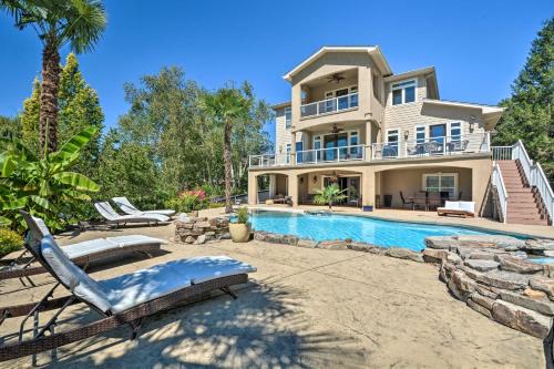 Grants Pass House | Luxe Getaway w/Riverfront Views in Grants Pass!