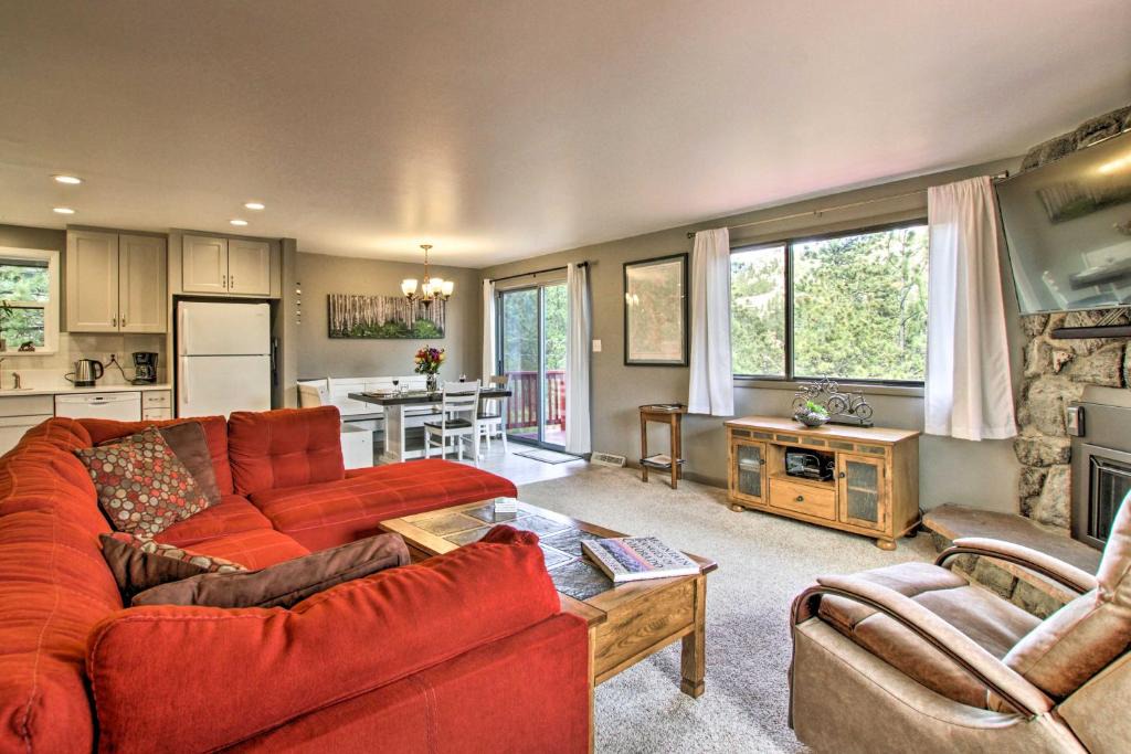 Estes Park House | Luxe Updated Home w/Grill + Hot Tub: 4 Mi to RMNP