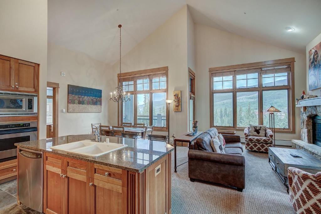 River Run Apartment | Luxurious 3 BR in River Run Village Featuring Ski in, ski out condo