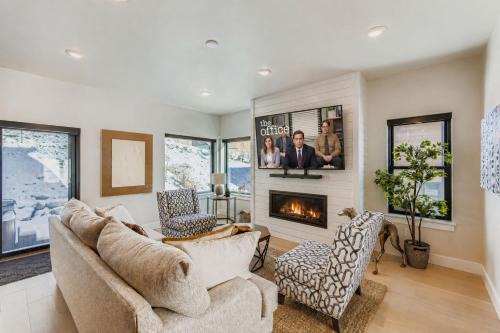 Park City House | Luxurious 4-Bedroom RetreatClose to Deer Valley East Village 1936 home