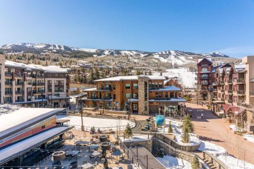 Snowmass Village Apartment | Luxury 3 Bedroom Slopeside Mountain Vacation Rental With Hot Tubs