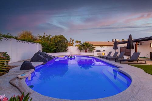 Paradise Valley Village House | Luxury 4BR Retreat Heated Pool, Mini Golf and BBQ