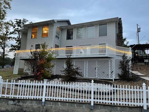 Osage Beach House | Luxury Lakefront Home with Private Dock 5BR5BA