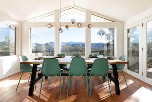 Florissant House | Luxury Mountain Getaway w Hot Tub & Deck
