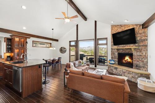 Estes Park House | Luxury Mountain Retreat, Hot Tub, Sauna, Views