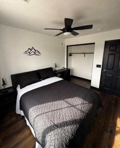 Windmill Ranch House | Luxury Room - Queen Bed, Pool & Putting Green
